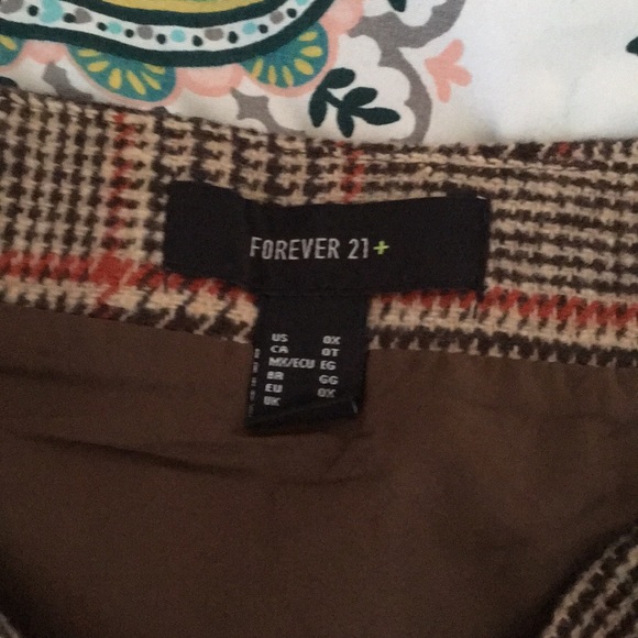 Houndstooth mini skirt! NEVER WORN - Picture 2 of 4